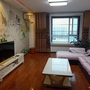 陽光佳園一里四樓精裝修，拎包入住，包采暖2000/月