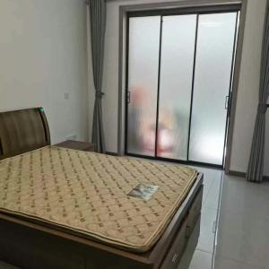 桃園小區(qū)56一樓精裝1500