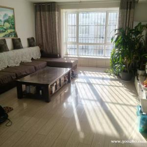 新港四期147平4樓3室2廳2衛(wèi) 中裝115萬議