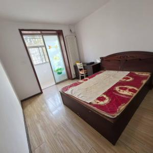 西小區(qū)一里70二樓1700元可議包采暖